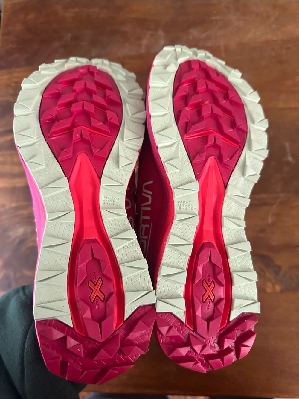 La Sportiva Jackal Women's GOR-TEX Trail Shoes - Pink size 7.5 NWT - Picture 3 of 7